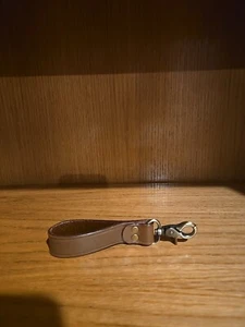 Strapazierfähiger brauner Leder Gürtelschlaufe Schlüsselanhänger Messing Karabinerhaken - Bild 1 von 2