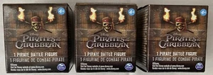 Fluch der Karibik Mystery Box Piratenschlacht Figur x 3 ~ Neu in OVP - Bild 1 von 13