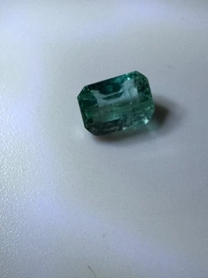 💎0,46 ct Esmeralda de Zambia - Corte octágono, verde VS, 5,4×4,0 mm - Natural (engrasado) Foto 1 de 2