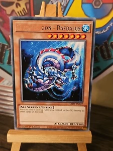 YUGIOH MAL IMPRESO NOMBRE DE PIEZA FALTANTE Levia-Dragon - Daedalus LED9-EN047 Raro - Imagen 1 de 9