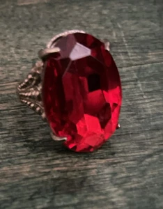 Anillo De Colección Piedra Roja Tono Plata Ajustable Artículo de Red Hat Society Lote - Imagen 1 de 7