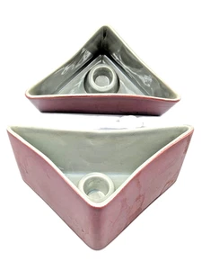 Paar RedWing Keramik 408A dreieckige Kerzenhalter Glanz Burgund hellgrau - Bild 1 von 5