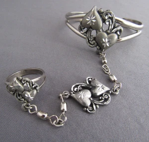 ANILLO Y BRAZALETE PULSERA ESCLAVO CORAZÓN PELTRE GRABADO 96' VINTAGE ELC - Imagen 1 de 6