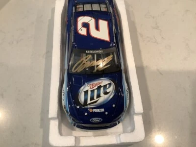 Ford Fusion Miller Lite 2013 autografiado por Brad Keselowski fundido a presión y tarjeta Foto 1 de 4