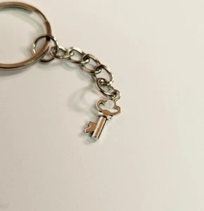 Key Charm - Silver Color Keychain / Key Ring  - Bild 1 von 3