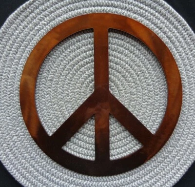 Металлическая настенная вешалка с символом мира плазменной резки диаметр 10-1/2 дюйма - Изображение 1 из 4