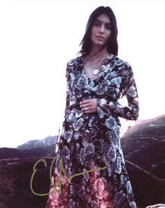 EMMYLOU HARRIS SIGNED AUTOGRAPHED 8x10 PHOTO COUNTRY MUSIC LEGEND BECKETT BAS - Picture 1 of 2