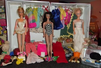 Cola de caballo Barbie vintage y estuche y ropa abrigo Nite Lightning muñecas perchas etc. Foto 1 de 4