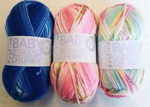 Bolas de tejido de ganchillo de punto de hilo suave de acrílico Sirdar Hayfield Baby Blossom DK 100 g - Imagen 1 de 16