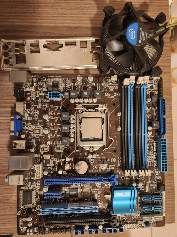ASUS P8H67-M LGA 1155/Socket H2 Intel M.B. + Processore I5 2500k + Ventola - Immagine 1 di 3
