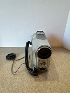 JVC GR-D270U Mini DV Digital Video Camera Camcorder Untested For Parts 2N - Picture 1 of 9