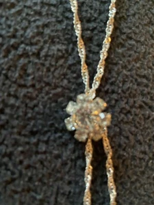 NECKLACE WITH SPARKLY FLOWER DESIGN - Picture 1 of 7