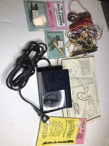 Transformador, cables, clavos y conectores realistas. Sin pista - Imagen 1 de 9