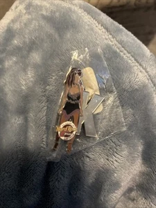Hard Rock Pin 2001 Las Vegas 30th Anniversary K Musician *Tina Turner* - Picture 1 of 2