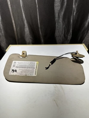 Espejo parasol derecho Saturn Vue 2008-2010 pasajero beige Foto 1 de 4