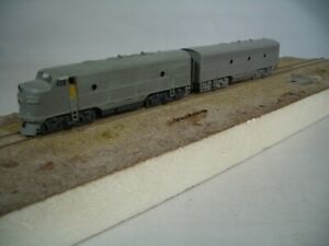 Kato N Scale #176-213 & 221 F7 A&B Undecorated Diesel Locomotives, Both Powered