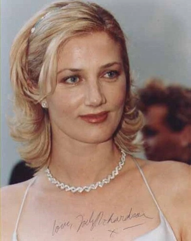 Joely Richardson - Actress - Signed Photo - COA (11349) Cover