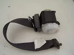 Daihatsu Cuore Rear drivers side seat belt (1998-2001) - Picture 1 of 2