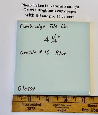 1 peça. Azul claro: azulejo cerâmico brilhante 4-1/4" Camtile por Cambridge, toque de verde - Imagem 1 de 4