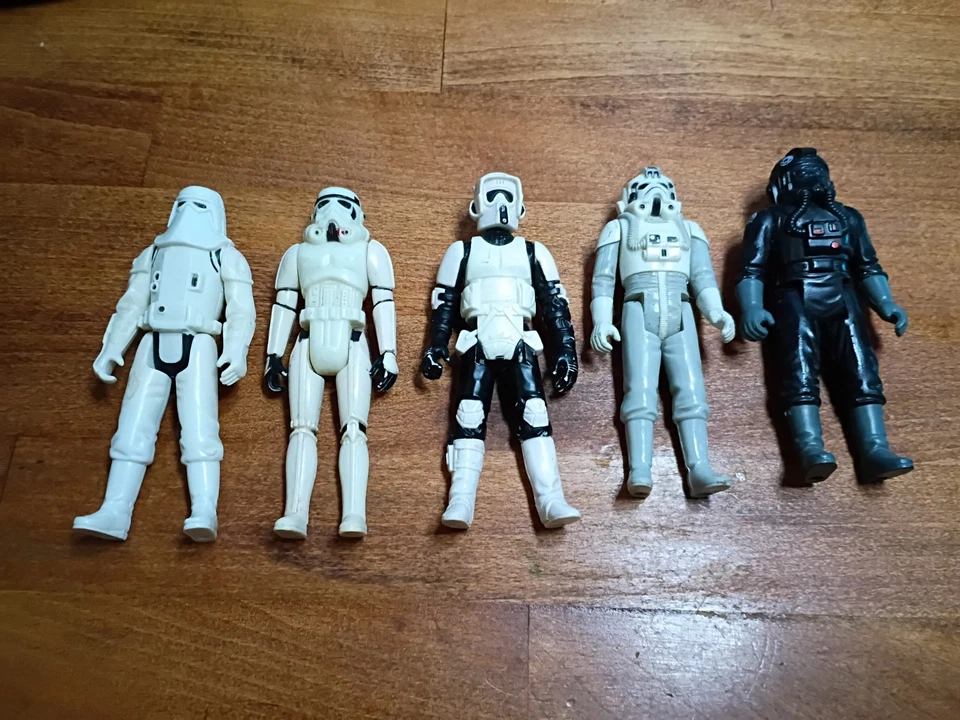 Lote Figuras de Acción Kenner 1977-1983 Star Wars De Colección AT-AT Driver Scout Snow Foto 1 de 4