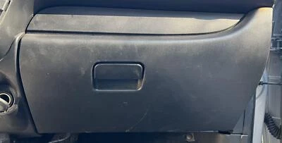 Compartimento guantera Mitsubishi Mirage 2014-2023 - negro OEM 8006A304XA Foto 1 de 2