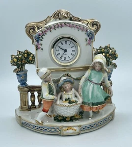 Deutsche Manteluhr handbemalt Porzellan drei D mit Quarzuhr - Bild 1 von 9