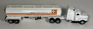 Semirimorchio cisterna Ertl 1/64 pressofuso Kenworth Midwest Grain Products - Foto 1 di 13