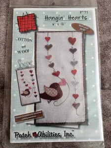 Patch Abilities Hangin' Hearts P171 Pattern Wool Wall Hanging NEW - Picture 1 of 2