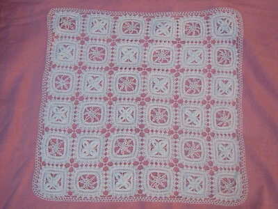 Napperon ancien crochet d'art fait main 49 X 50 CM - Photo 1/4