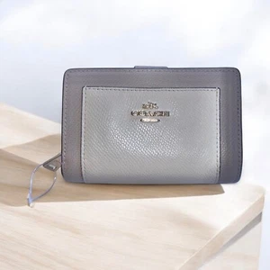 Cartera Coach Mediana Doble Tarjeta Monedero Bloque de Color Granulado Cuero Gris Marfil - Imagen 1 de 8