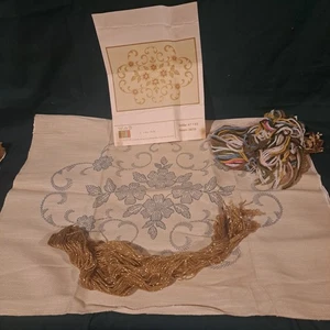 Deutsches Crewel Kissen mit Lurex Metallgarn Glanzg Stoff - Bild 1 von 4