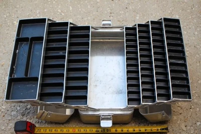 UMCO 1000A Aluminio BANDEJAS PLATA XL PESCA Caja de Herramientas Estuche Cofre CAJA DE APAREJOS Foto 1 de 4