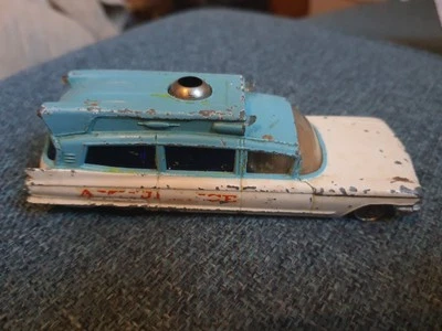Corgi Toys 437 Superior Ambulancia Cadillac Chasis Original Foto 1 de 4