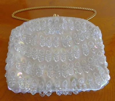 Bolso clutch/noche vintage blanco con cuentas con lentejuelas, forro satinado y ribete dorado Foto 1 de 4
