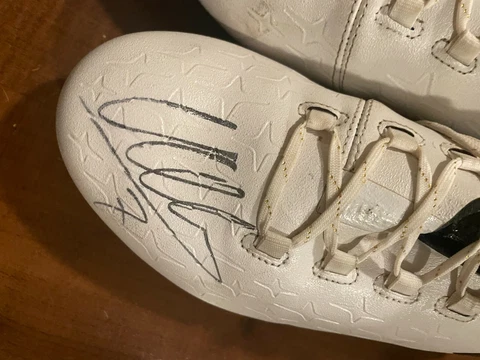 never used addidas shoes signed by david villa the famous spanish soccer player Cover