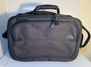 Samsonite Overnight Carry On Bag 15 x 11 x 10.5 With Lock And Key - Picture 1 of 22