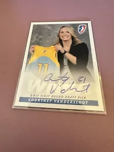 2011 Rittenhouse Courtney Vandersloot on-card Auto WNBA Chicago Sky Gonzaga - Picture 1 of 2