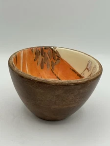 Kleine Holzschale mit bemaltem Emaille Kürbis innen  - Bild 1 von 9