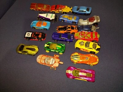 Hot Weels . 18 Automobiline In Elegante Scatola Di Latta . - Immagine 1 di 4