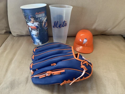 New York Mets Youth Baseball Glove SGA Coca-Cola Righty and Cups Cover