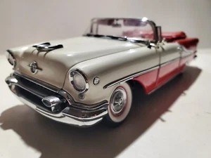 Danbury Mint 1955 Oldsmobile Super Eighty-Eight 88 1:24 Scale Diecast Model Car - Picture 1 of 14