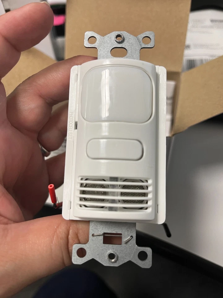 Hubbell LightHawk PIR/Ultrasonic 1-Button Wall Switch Occupancy Sensor, Single R Foto 1 de 1