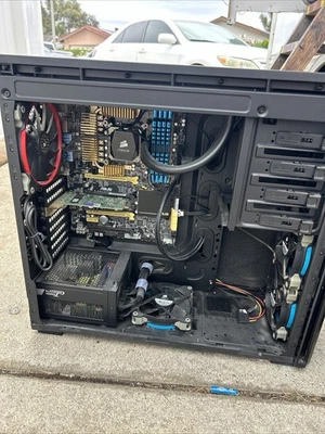 PC para juegos Corsair Foto 1 de 4