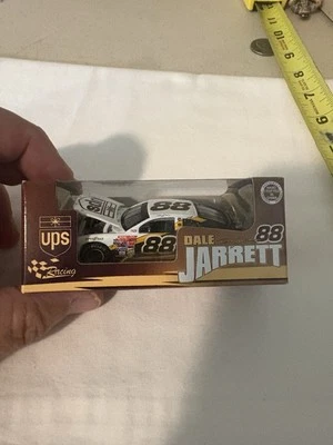 Carro de metal fundido RCCA Nascar 2002 UPS #88 Dale Jarrett 1/64 LE 1/2880 - Imagem 1 de 4
