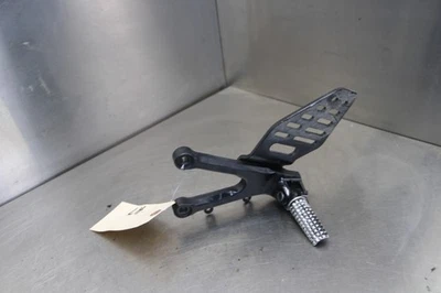 08-16 YAMAHA YZF R6 LEFT REARSET REAR SET DRIVER FOOT PEG REST STOP Foto 1 de 4