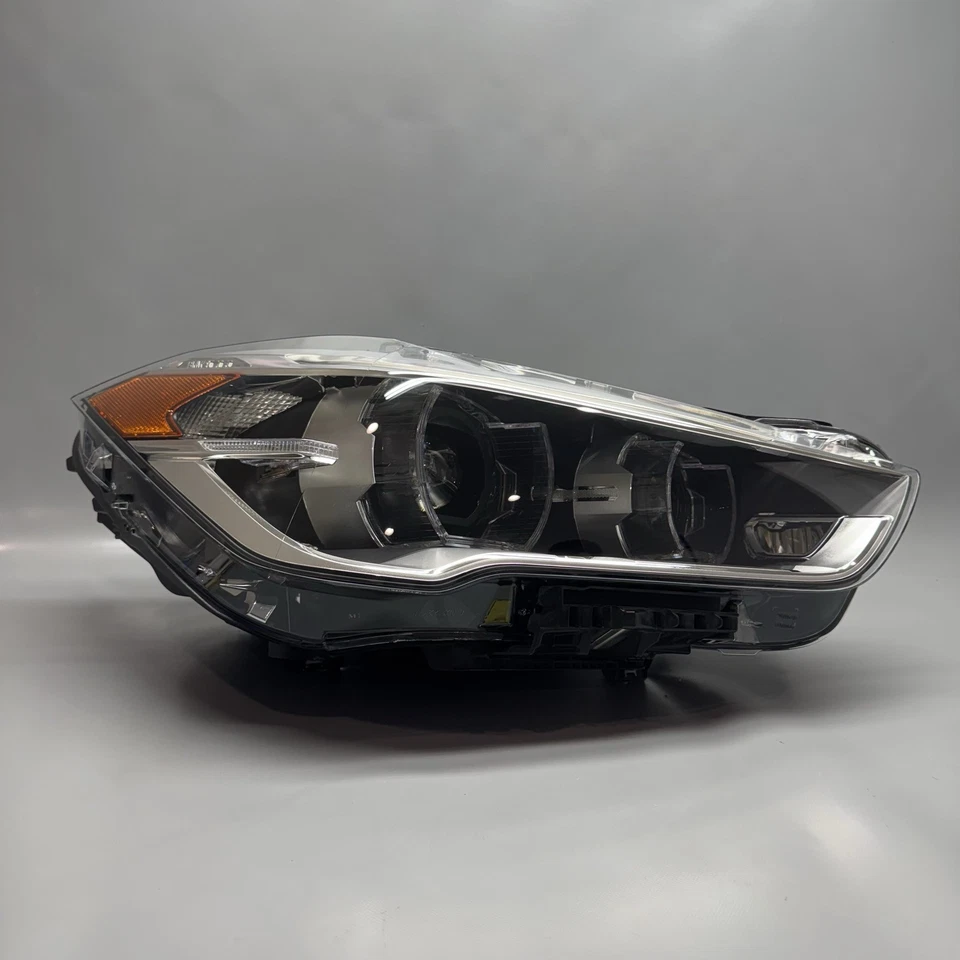 BMW X1 HEADLIGHT RIGHT PASSENGER 2016 2017 2018 2019 LED OEM 63117193712 - Imagem 1 de 4