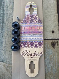 Patineta tribal Madrid Drop Through Micro 29"" X 9"" MAPEL cazadores Cadillac - Imagen 1 de 8