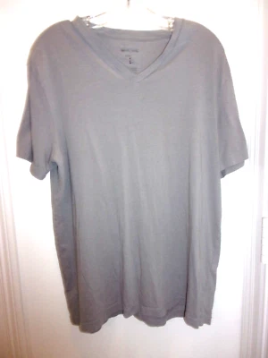 Camiseta THREADS & HEIRS Gris Manga Corta Cuello en V Talla Grande Foto 1 de 4