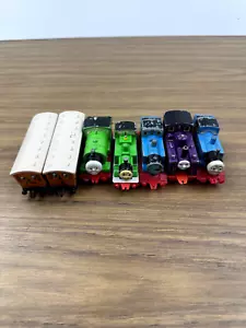 Mixed lot of Thomas the tank engine 5 trains 2 carriages train set - Picture 1 of 8