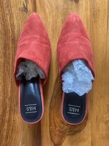 M&S Ladies Red shoes Size 5.5 Excellent Condition - Picture 1 of 4